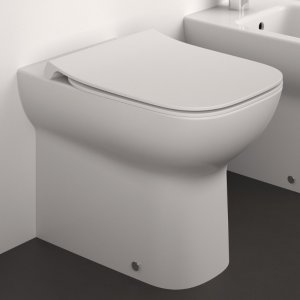 Ideal Standard i.life A toilet seat and cover, slim, slow close (T481301) - main image 2