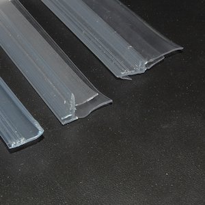 Uniblade 905mm universal shower screen seal to suit straight or curved 4-8mm glass (UB) - main image 3