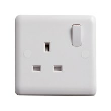 Vimark Curve 1 Gang 13A Single Switched Socket - White (VC1207S)